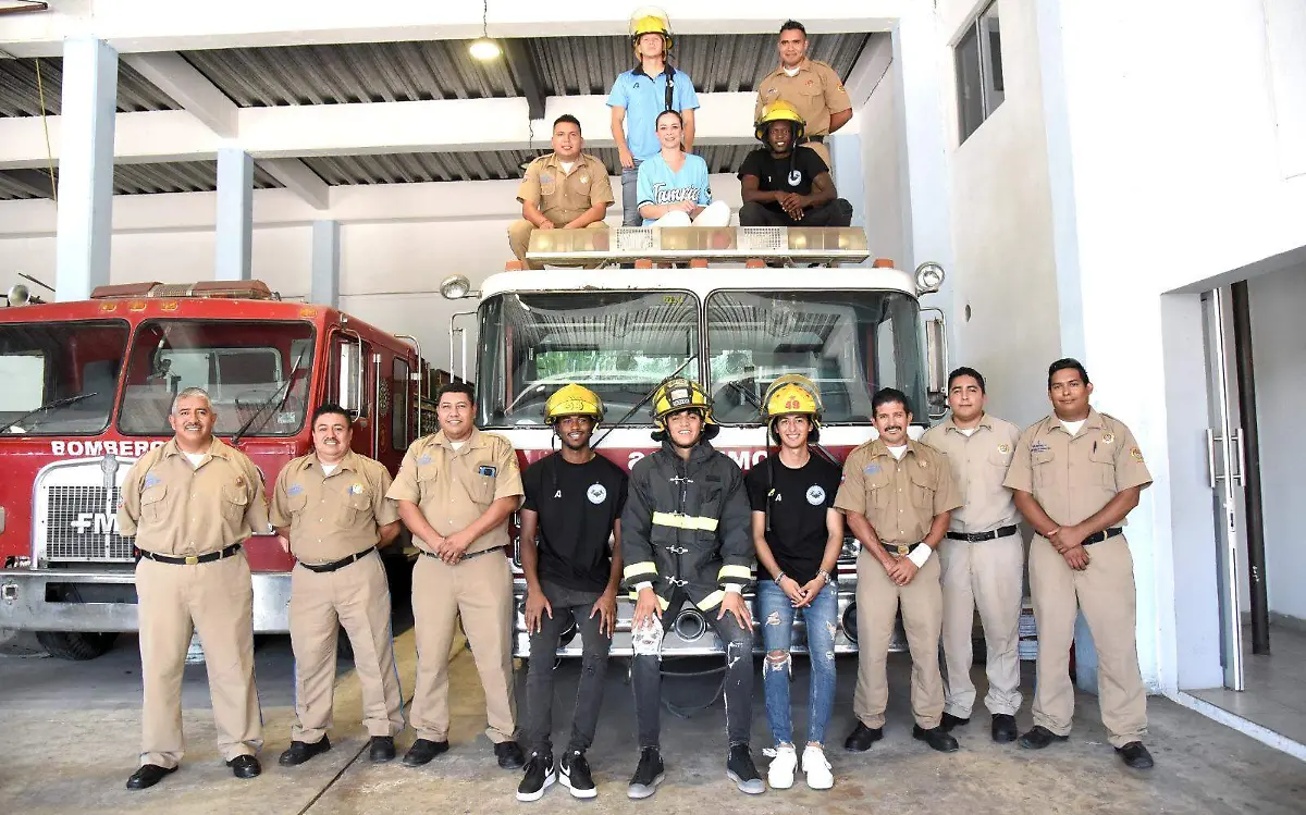 Jaiba Brava visita a los bomberos de Tampico 